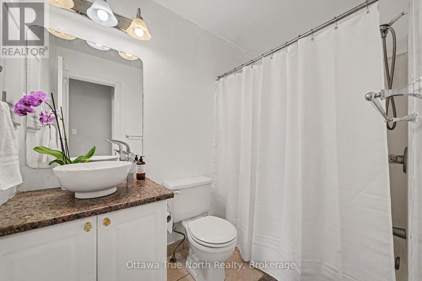3 Bed, 2 Bath House for Sale in Ottawa – 78 REDPATH DRIVE, Ottawa – MLS# X13457946 - Image 12