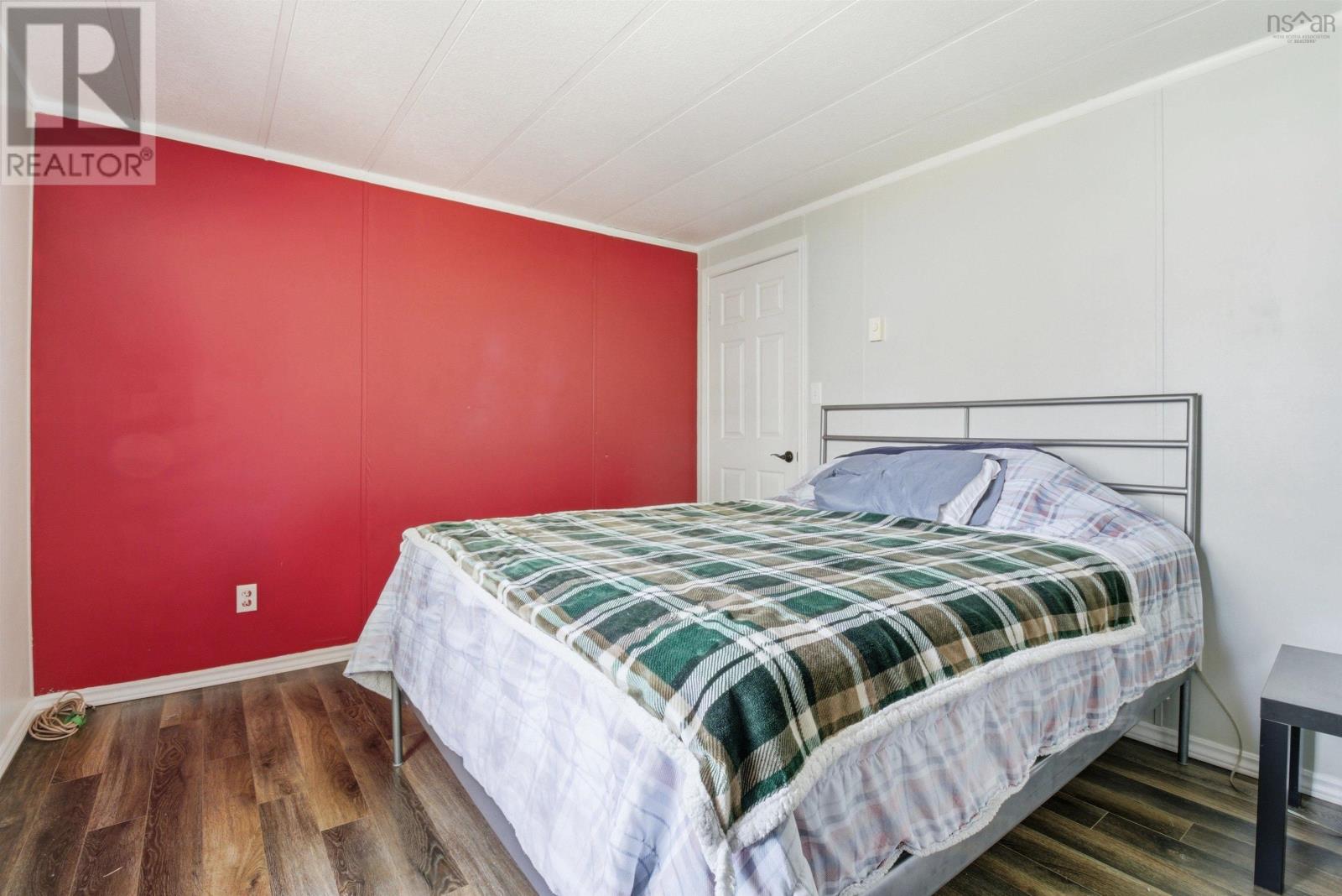 23 Quiet Street - 19