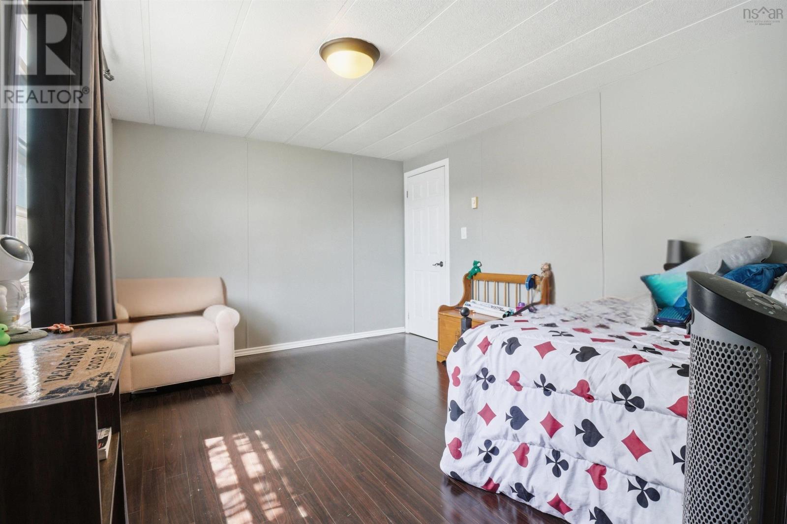 23 Quiet Street - 22