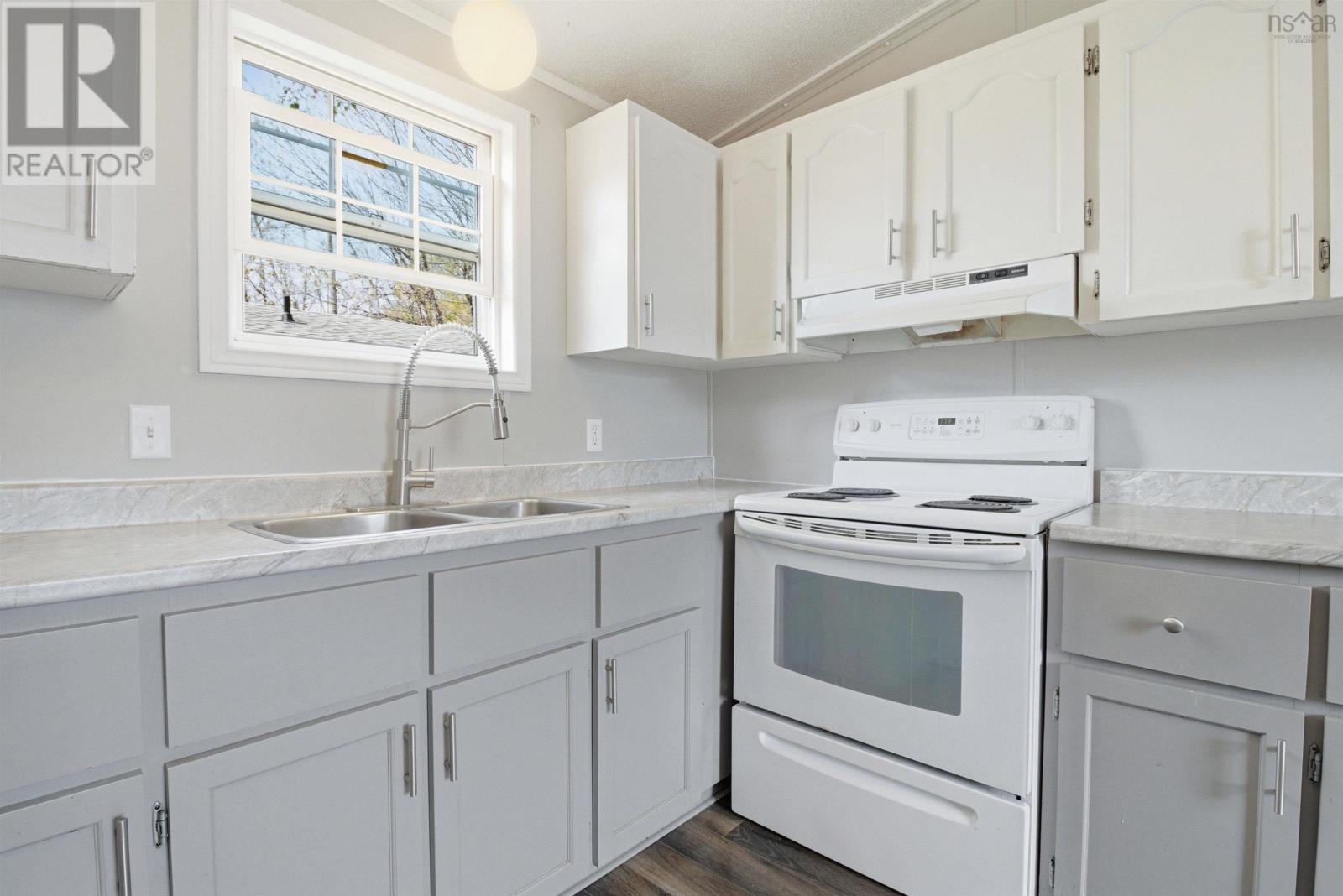 23 Quiet Street - 12