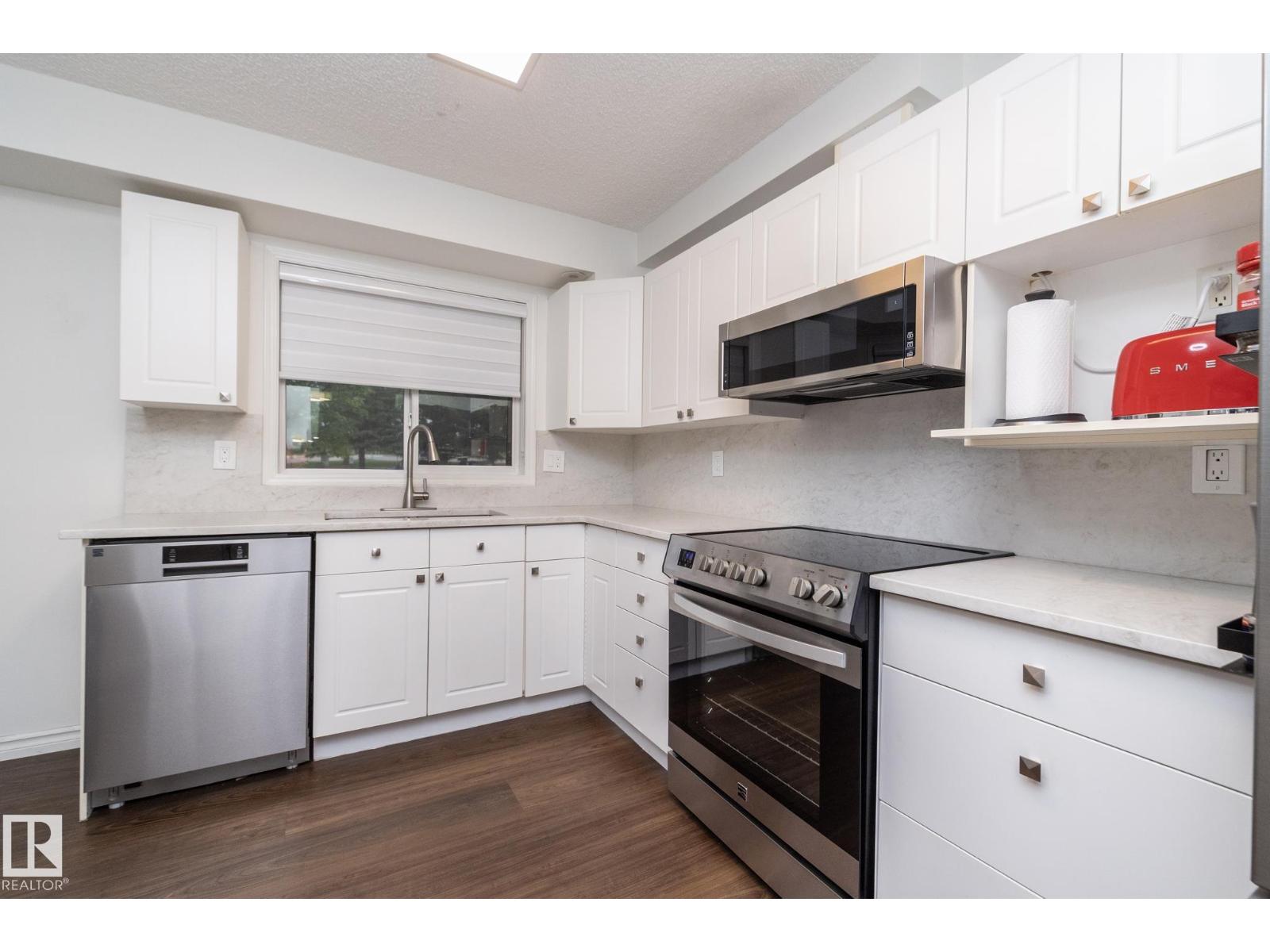 #111 182 HADDOW CL NW — photo 35