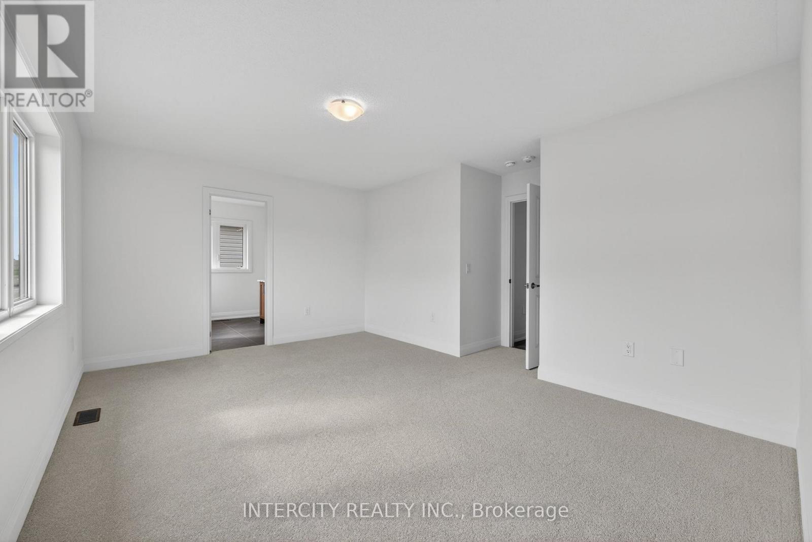 16 LEGACY CIRCLE - 29