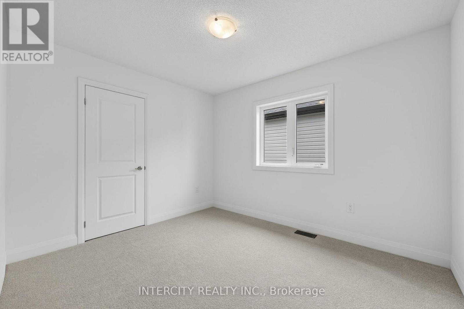 16 LEGACY CIRCLE - 38