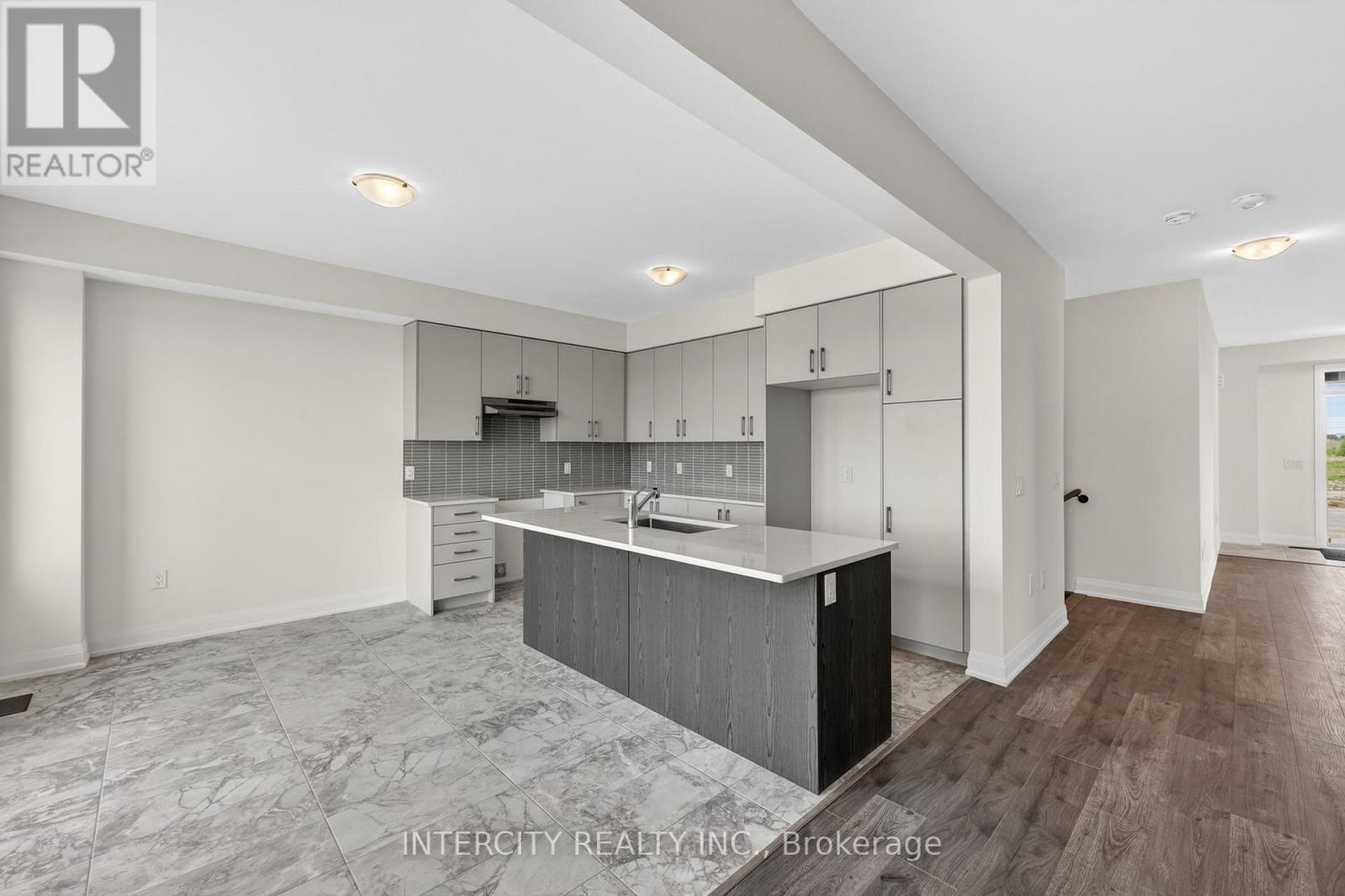 26 LEGACY CIRCLE - 9