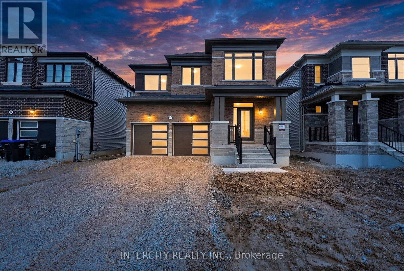 18 LEGACY CIRCLE - 2