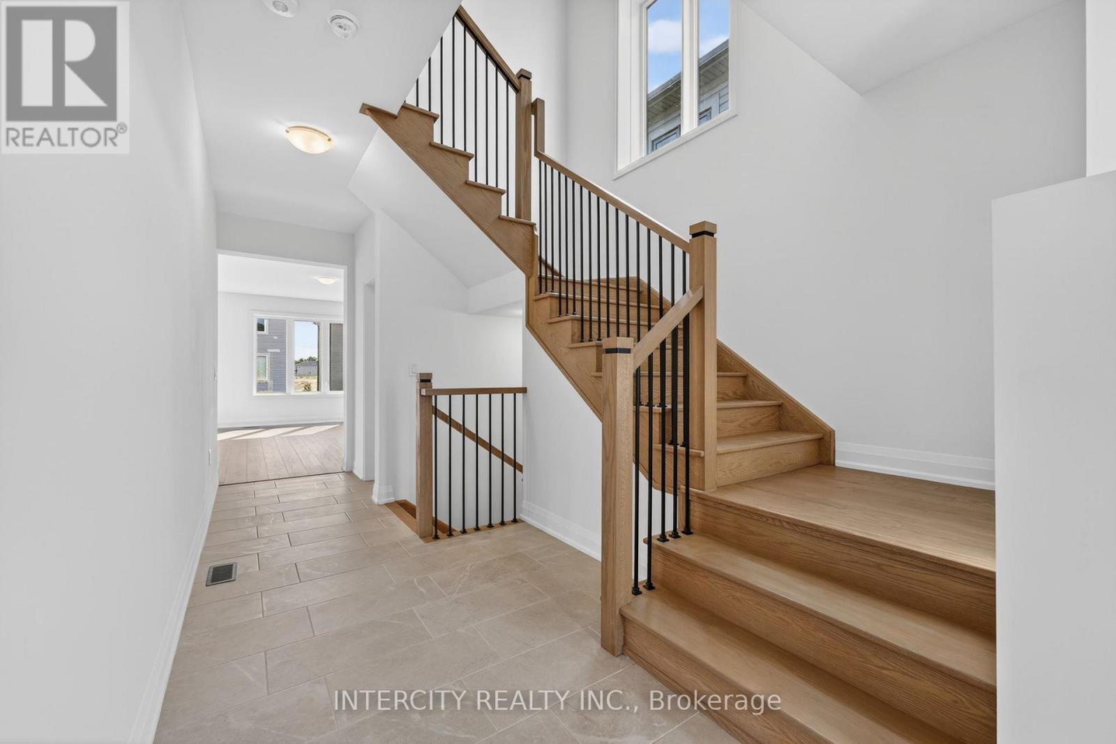 18 LEGACY CIRCLE - 21
