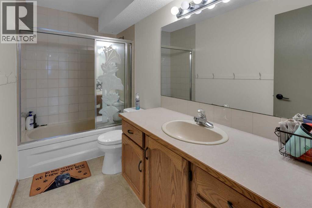 18 West Mcmanus Road, Cochrane