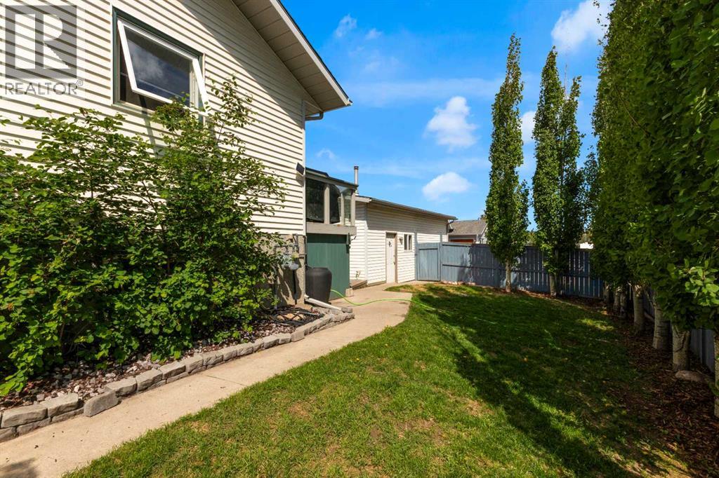 18 West Mcmanus Road, Cochrane