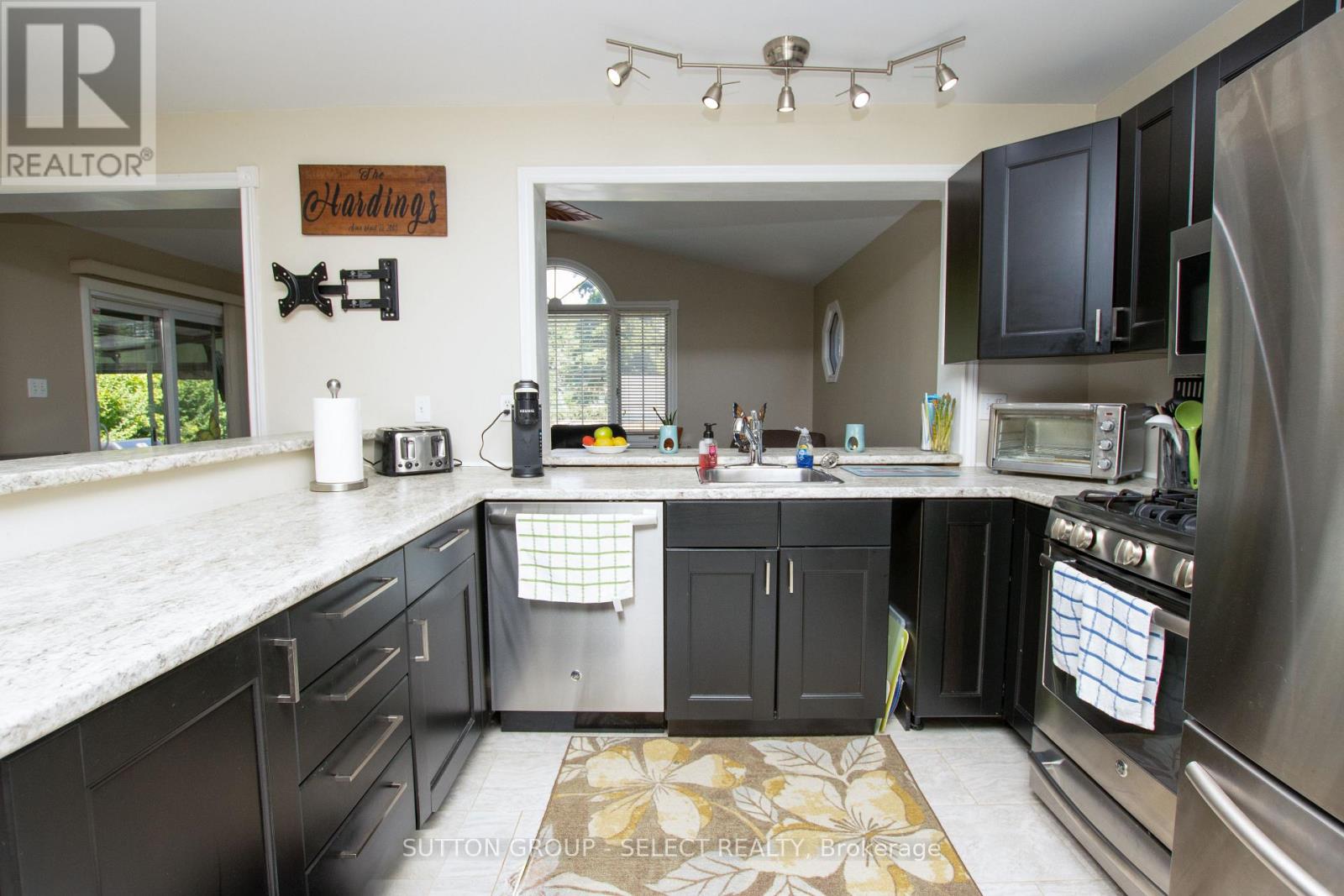 716 MONSARRAT AVENUE - 11
