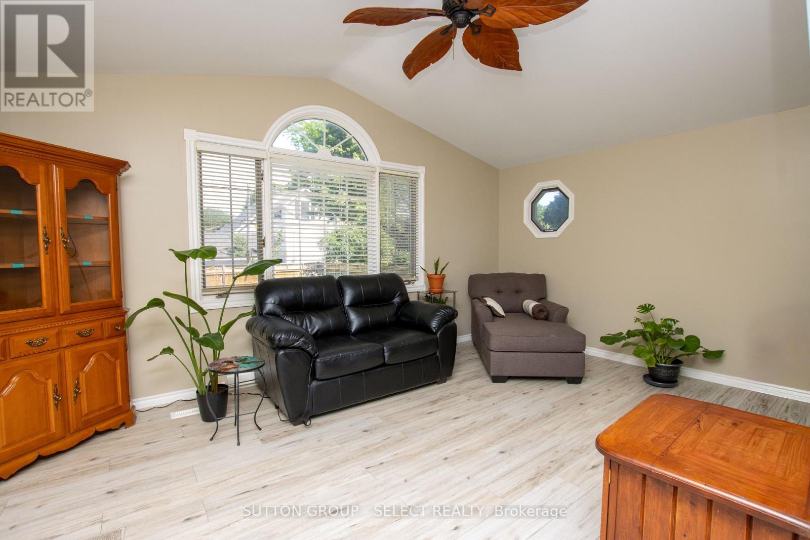 716 MONSARRAT AVENUE - 12