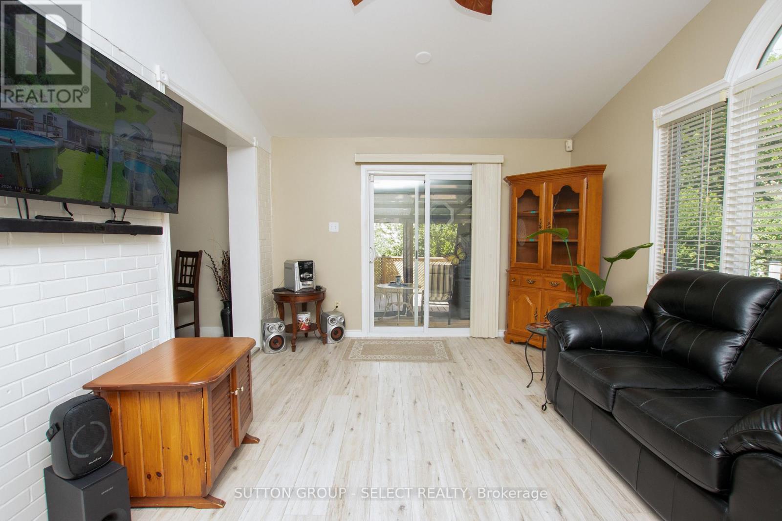 716 MONSARRAT AVENUE - 17