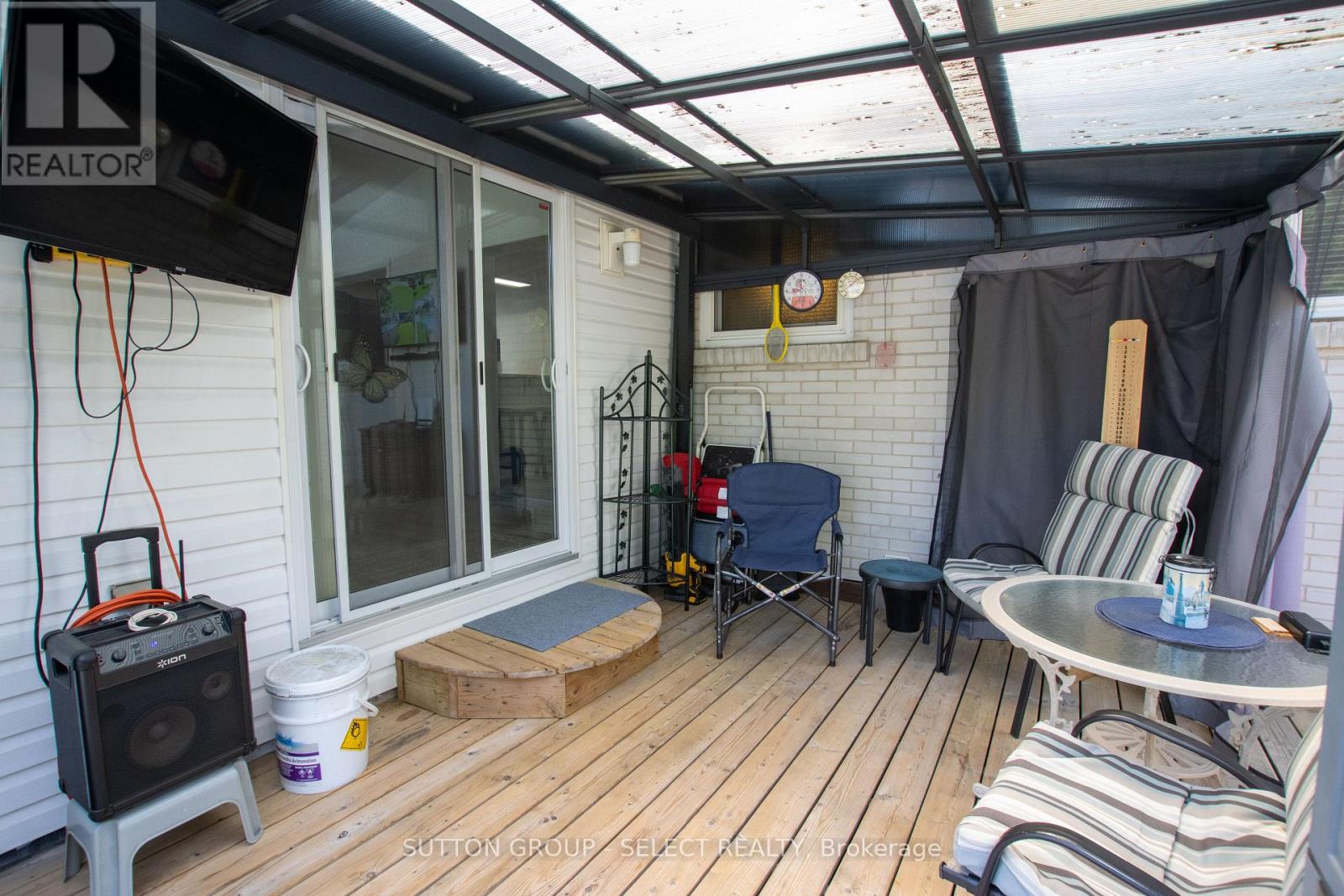 716 MONSARRAT AVENUE - 18