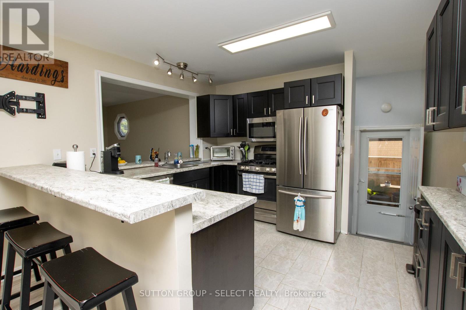 716 MONSARRAT AVENUE - 9