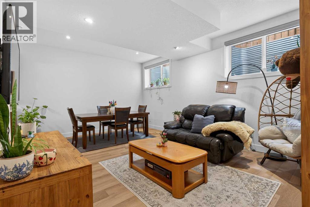 1135A Regent Crescent NE — photo 32