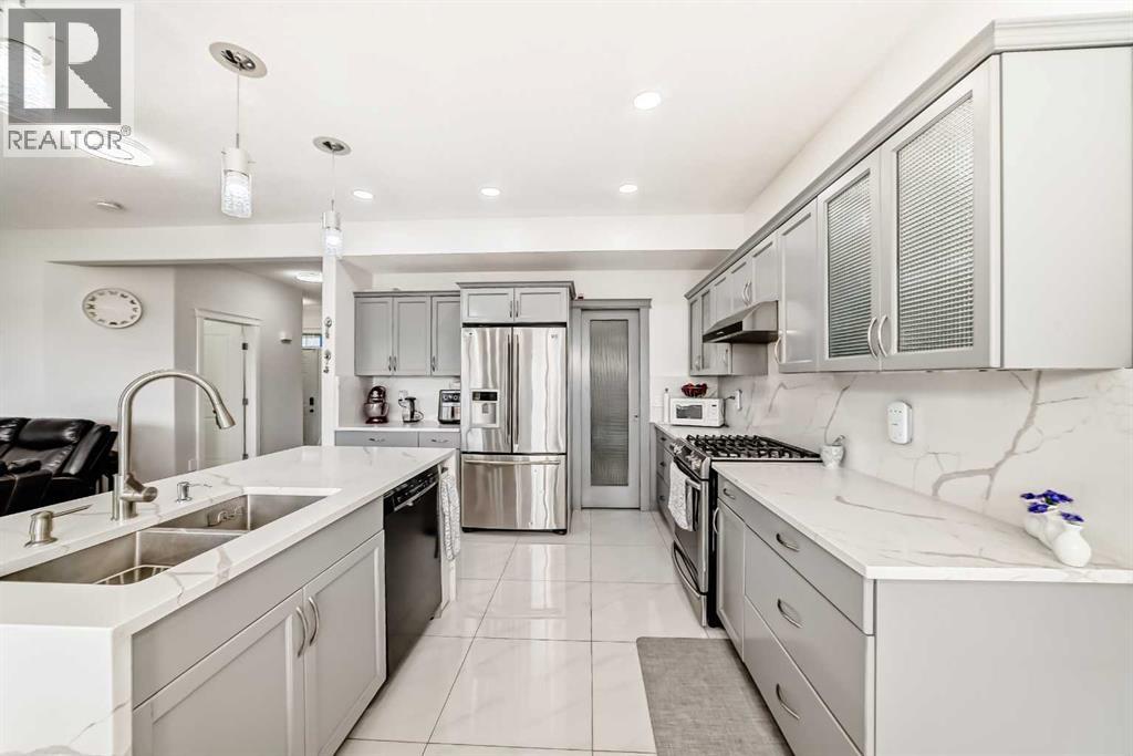 11 Taralake Way NE - 11