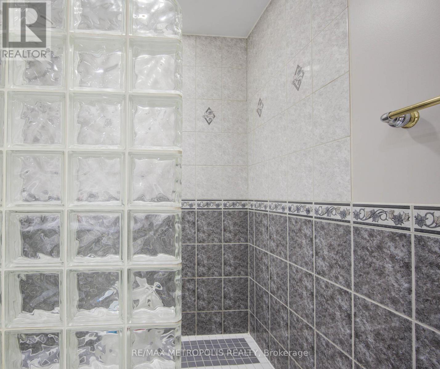 258 SAGINAW PARKWAY - 31