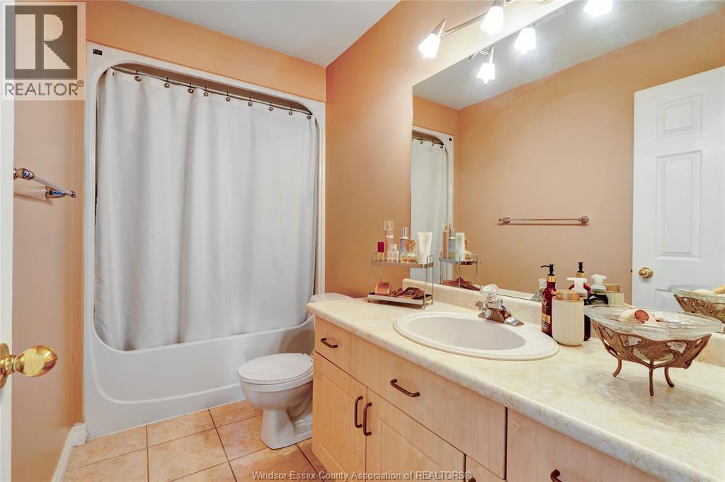1078 TREVERTON - 15