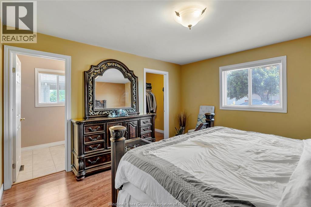 1078 TREVERTON - 17