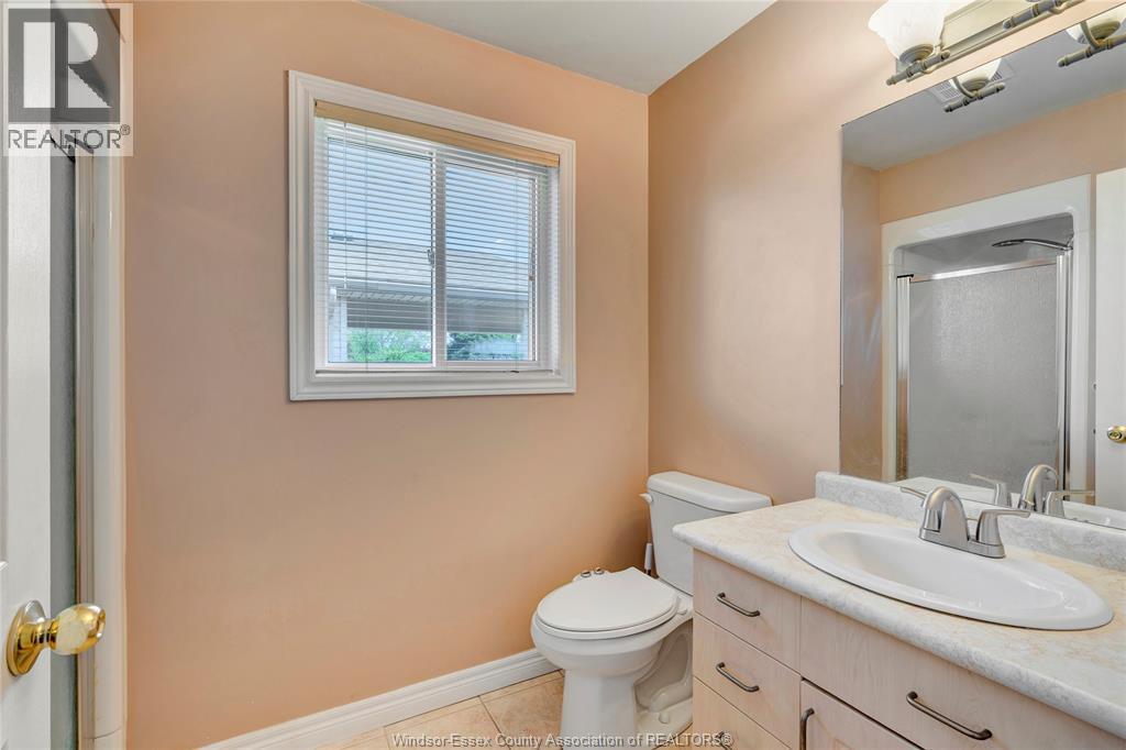 1078 TREVERTON - 18