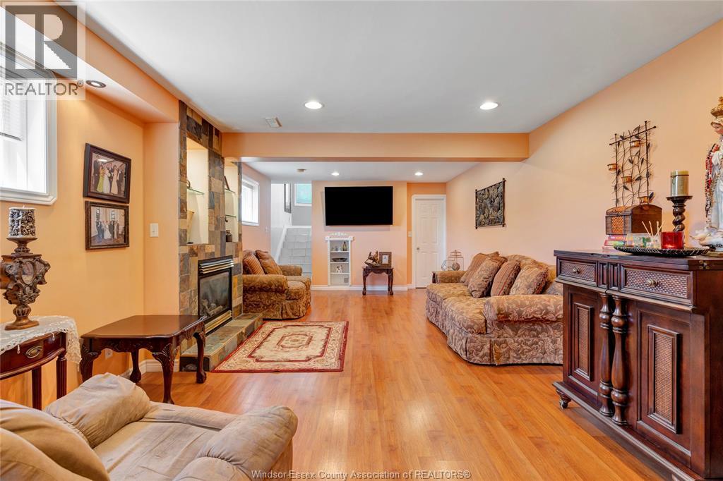 1078 TREVERTON - 20