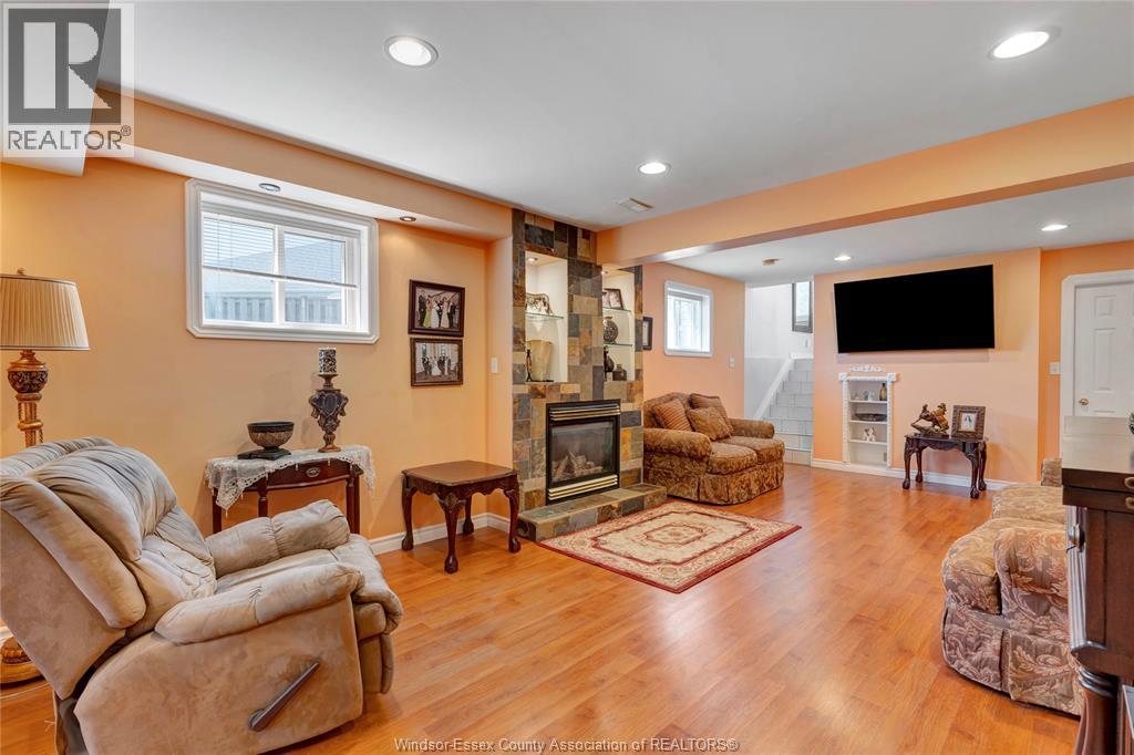1078 TREVERTON - 21
