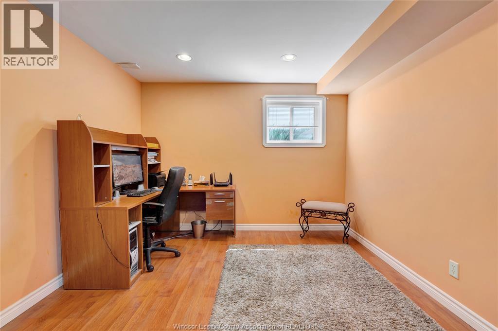 1078 TREVERTON - 23