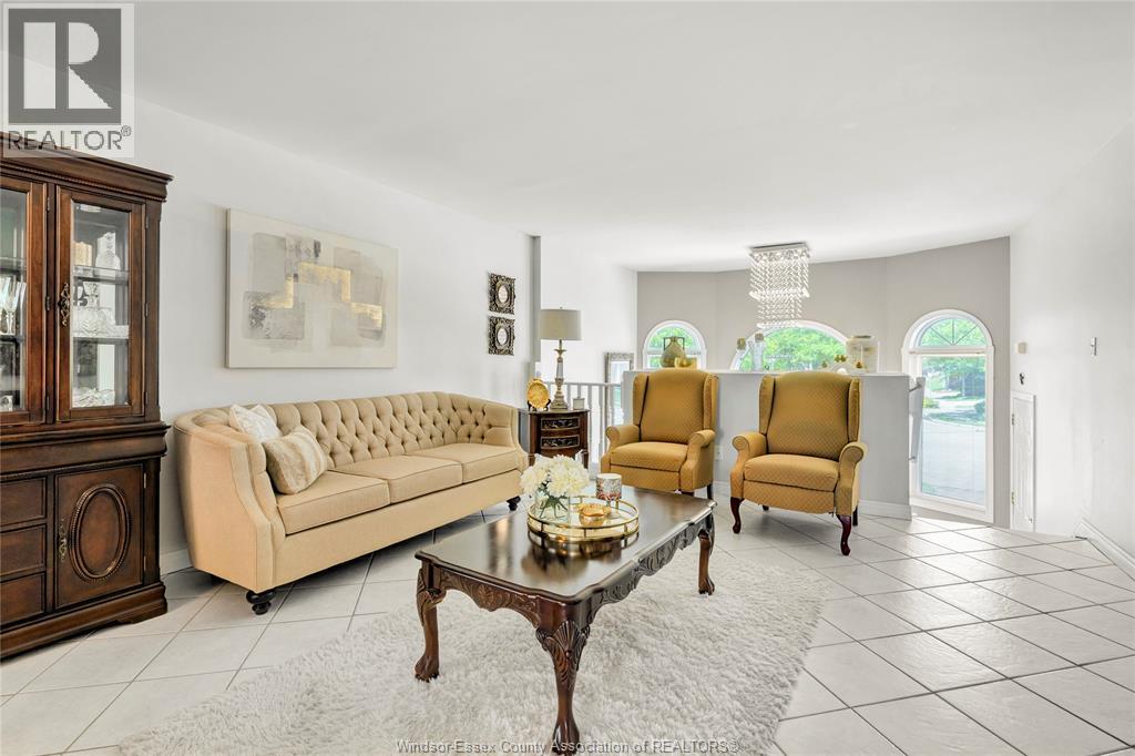 1078 TREVERTON - 6
