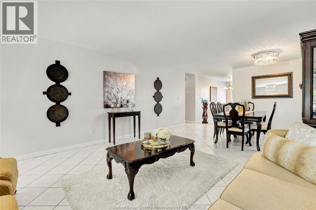 1078 TREVERTON - 8