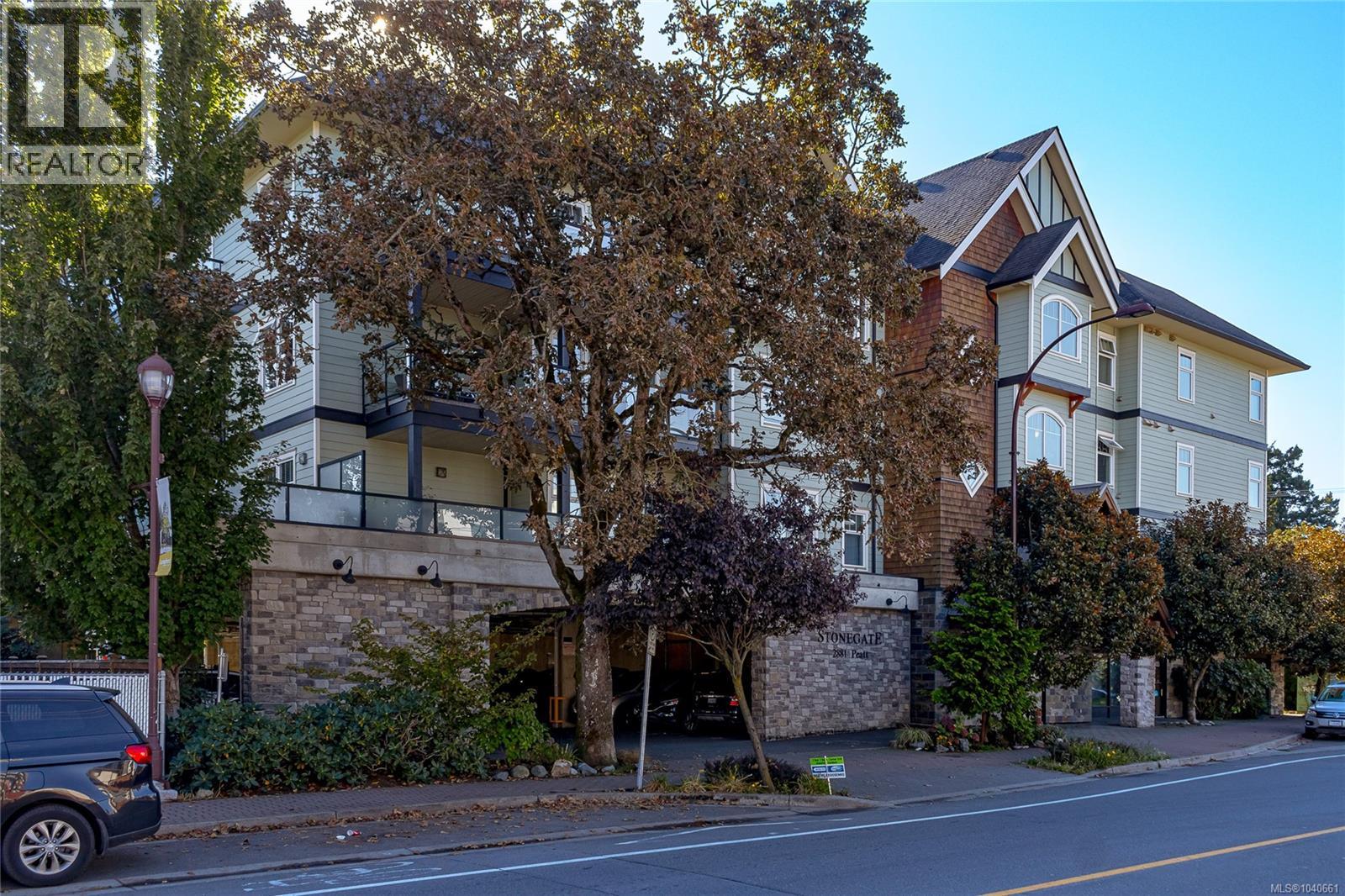 #303 2881 Peatt Rd - 2