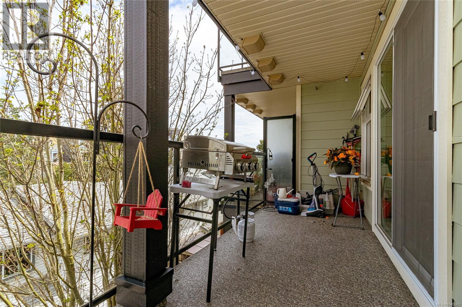 #303 2881 Peatt Rd - 24