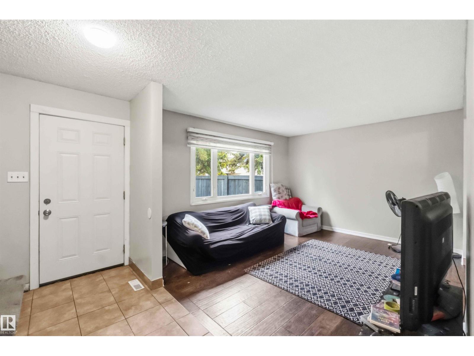 219 Callingwood Tw NW NW - 6