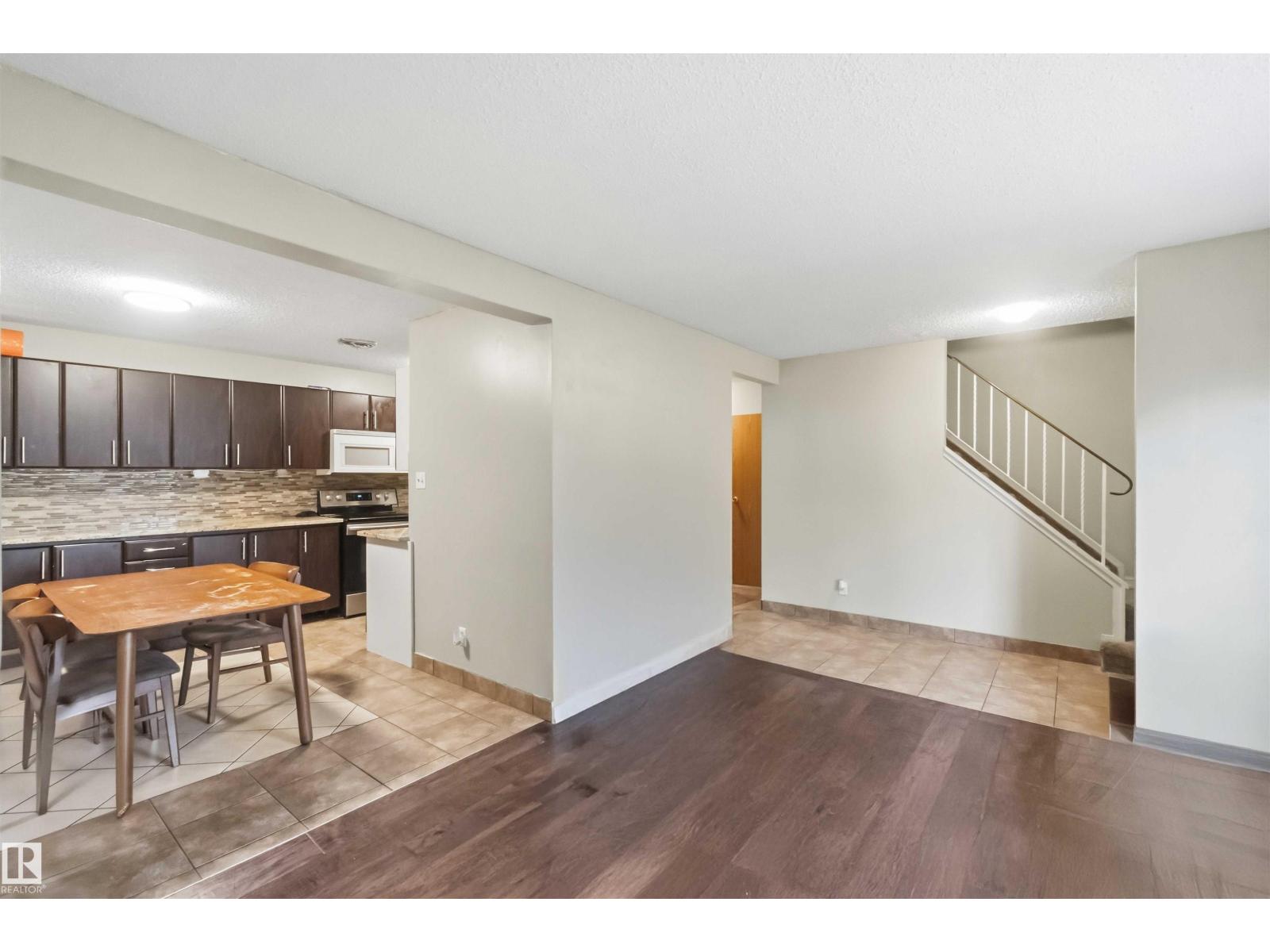 219 Callingwood Tw NW NW - 45