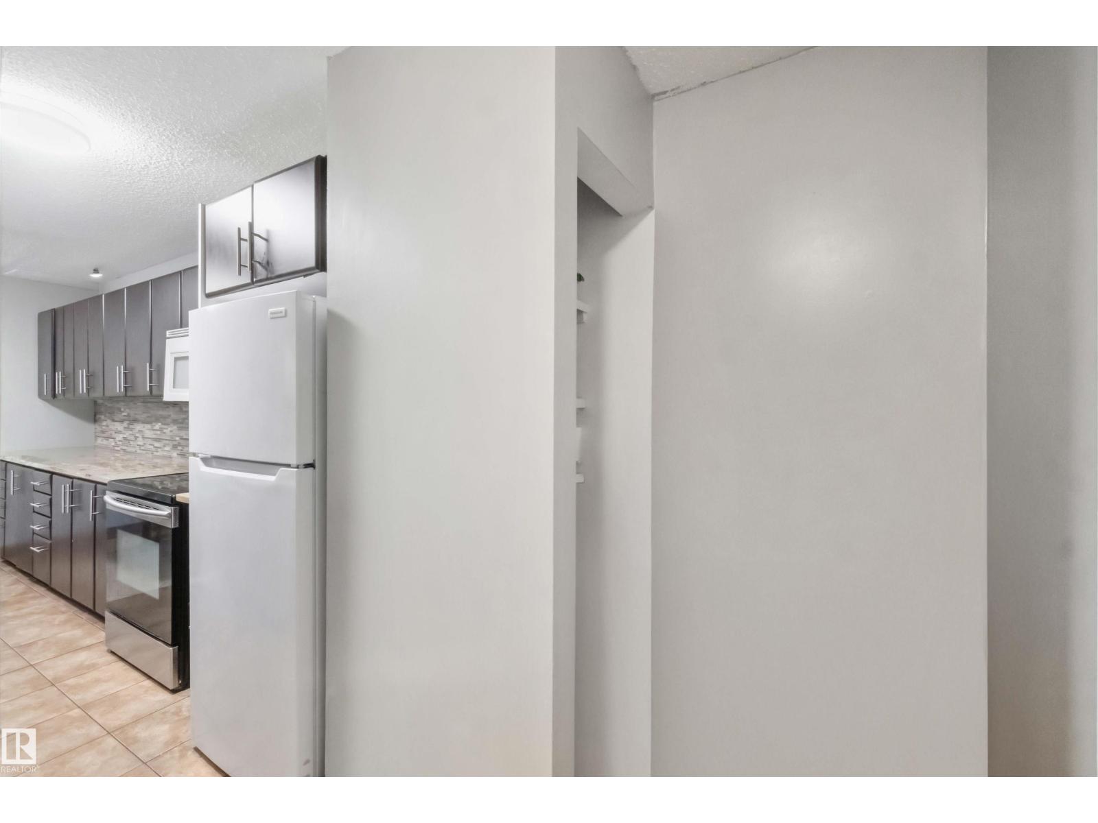 219 Callingwood Tw NW NW - 55