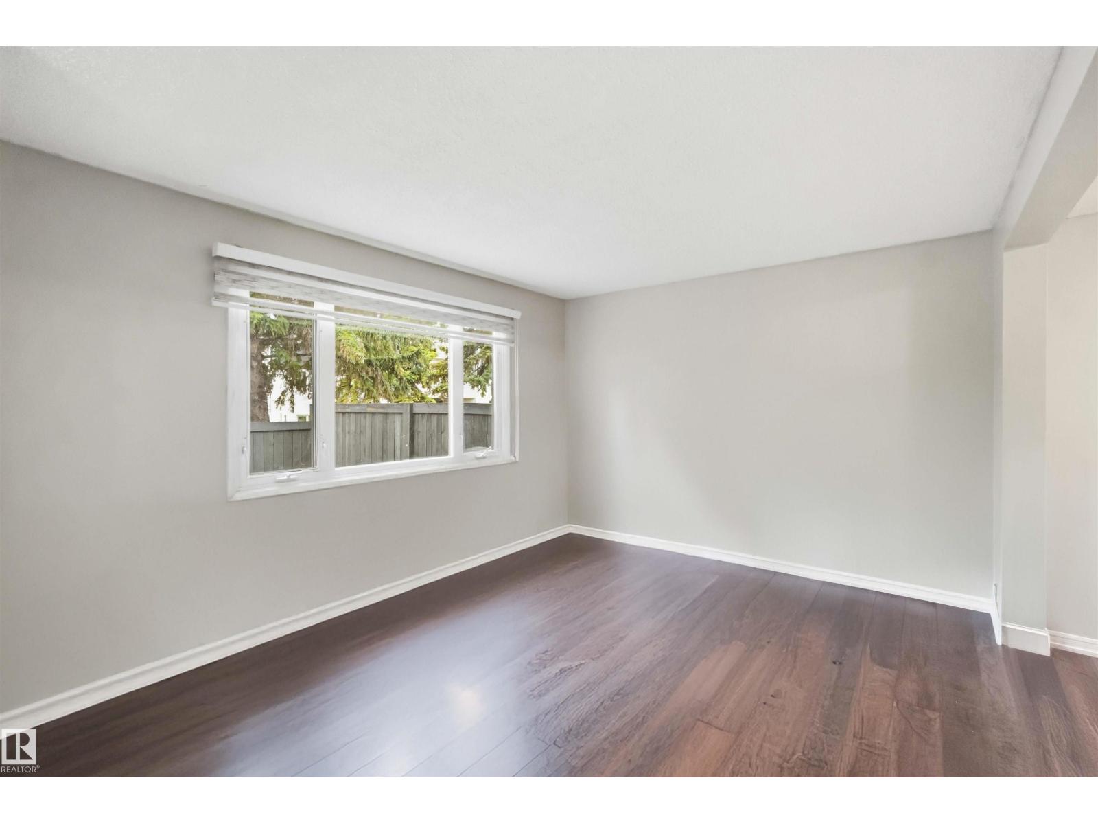219 Callingwood Tw NW NW - 44