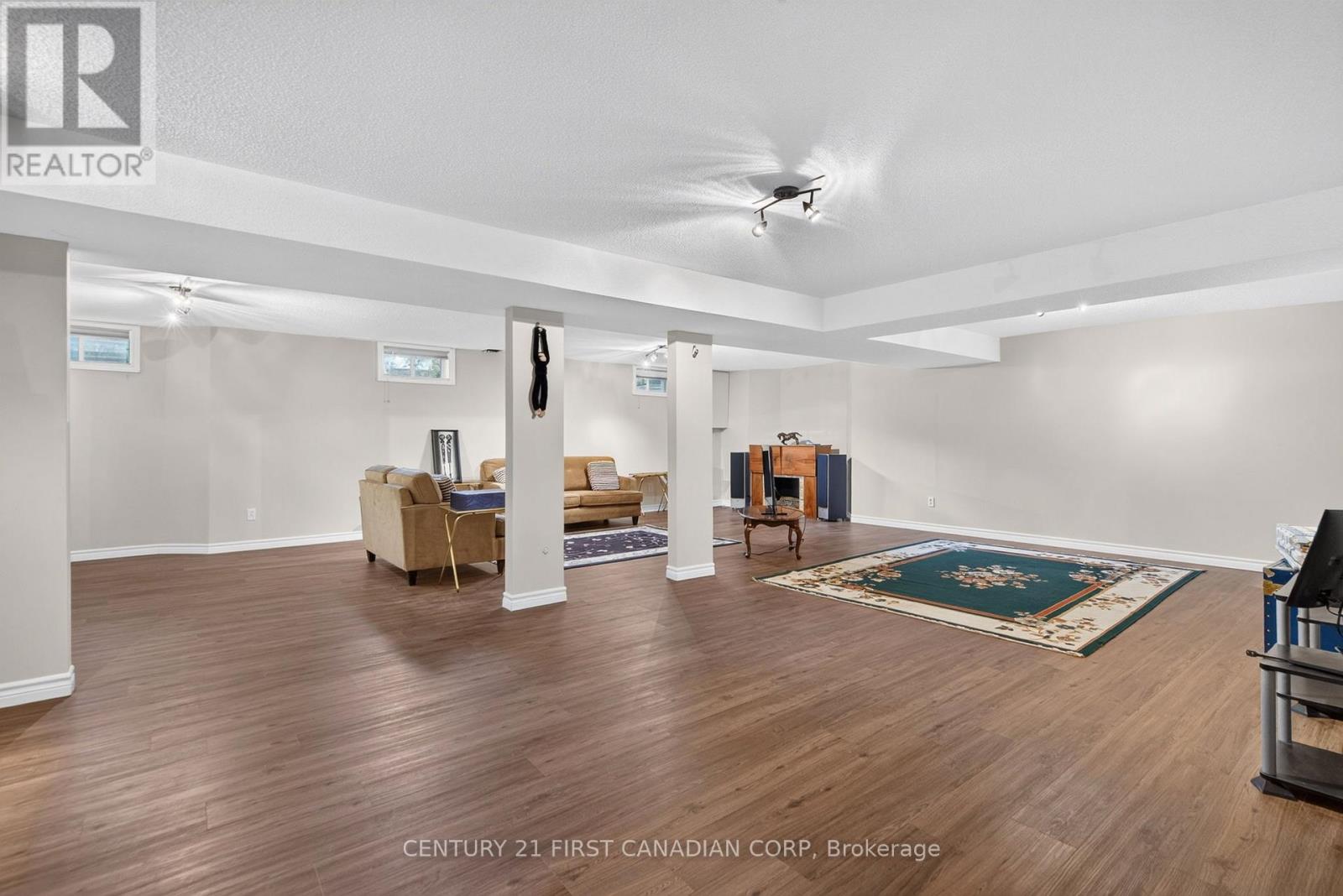 1 SPORTS FIELD CRESCENT - 33