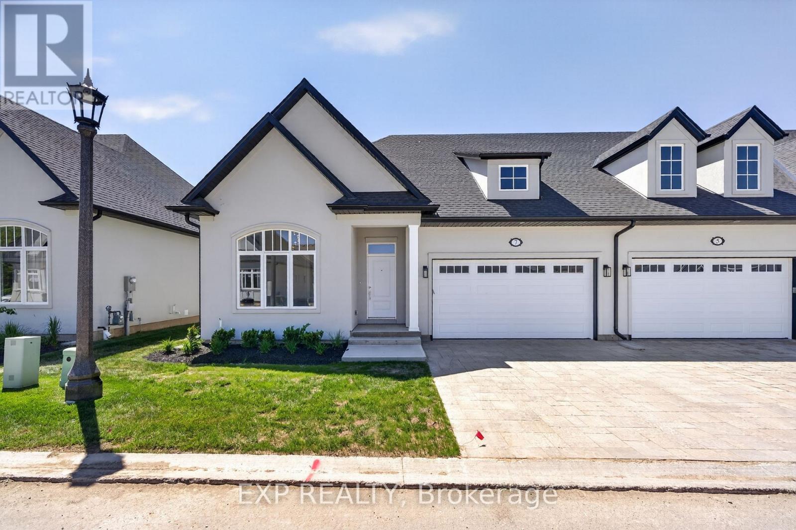 8 BUTTERNUT CRESCENT - 1
