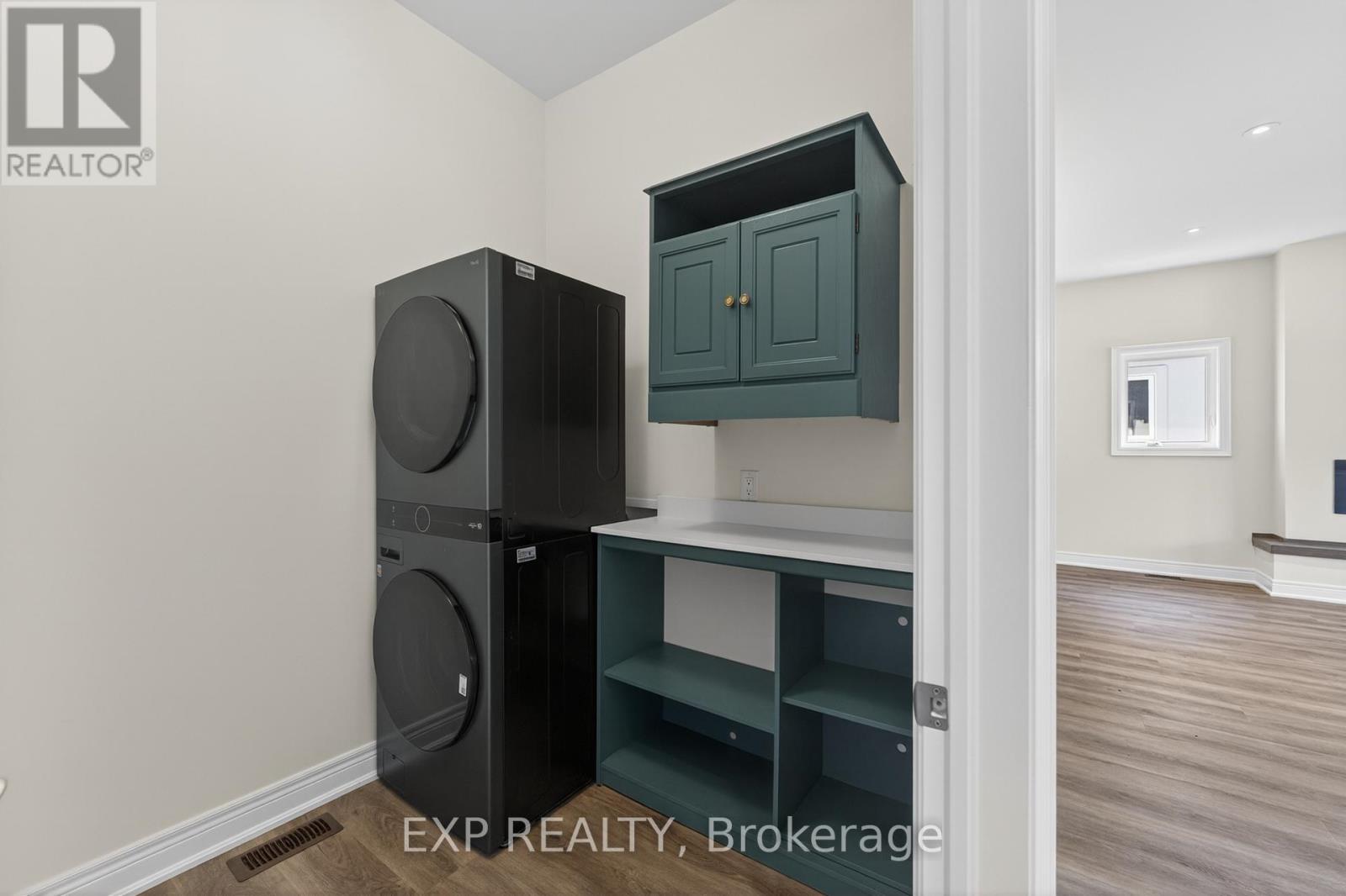 8 BUTTERNUT CRESCENT - 10