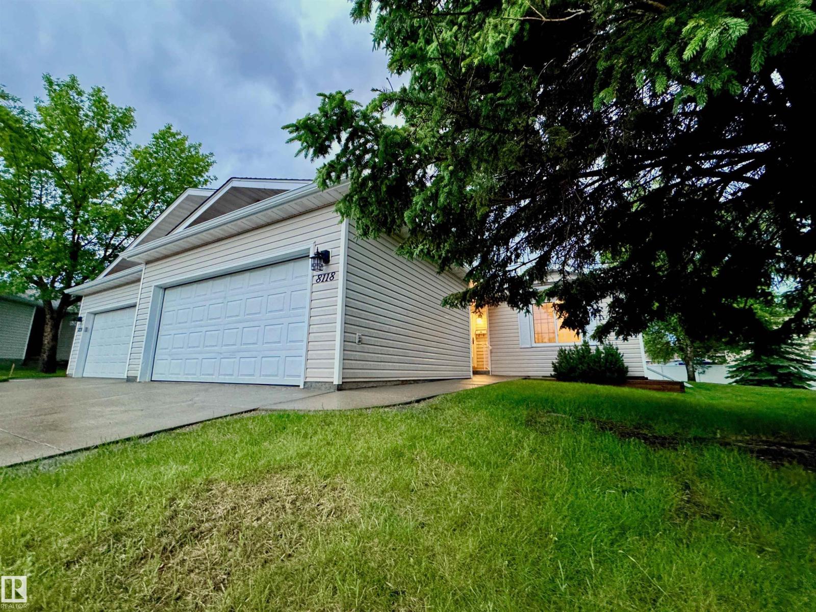 8118 27 AV NW - 1