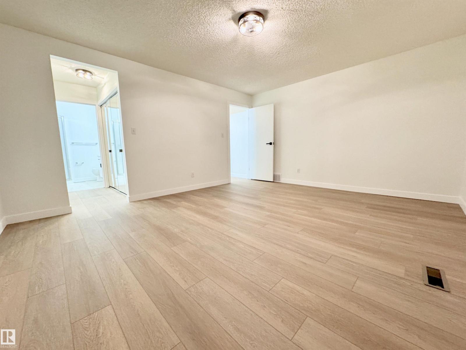 8118 27 AV NW - 25