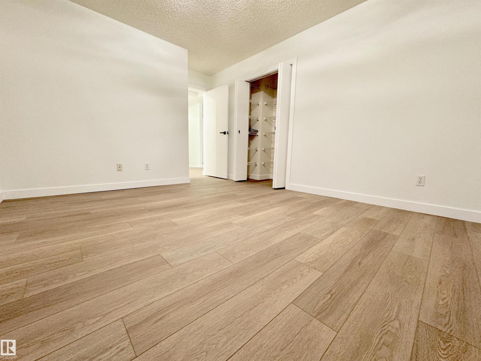 8118 27 AV NW - 32