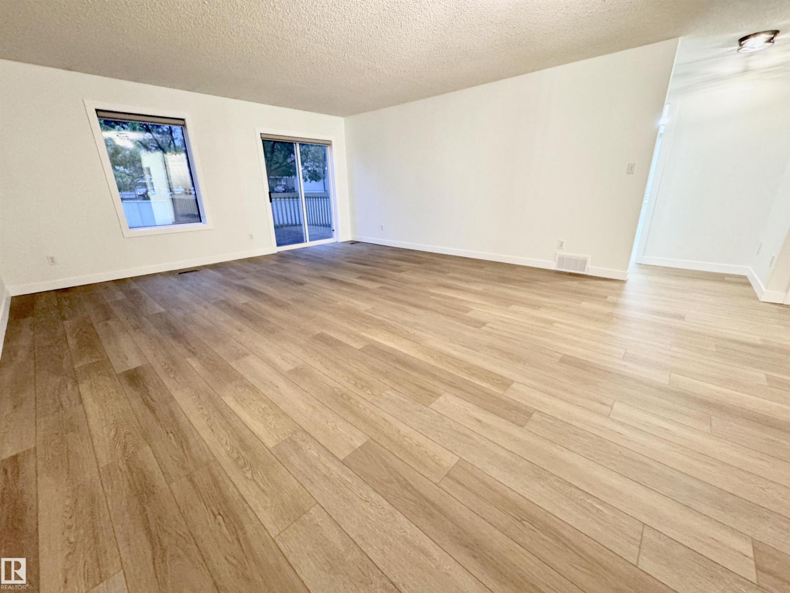 8118 27 AV NW - 20