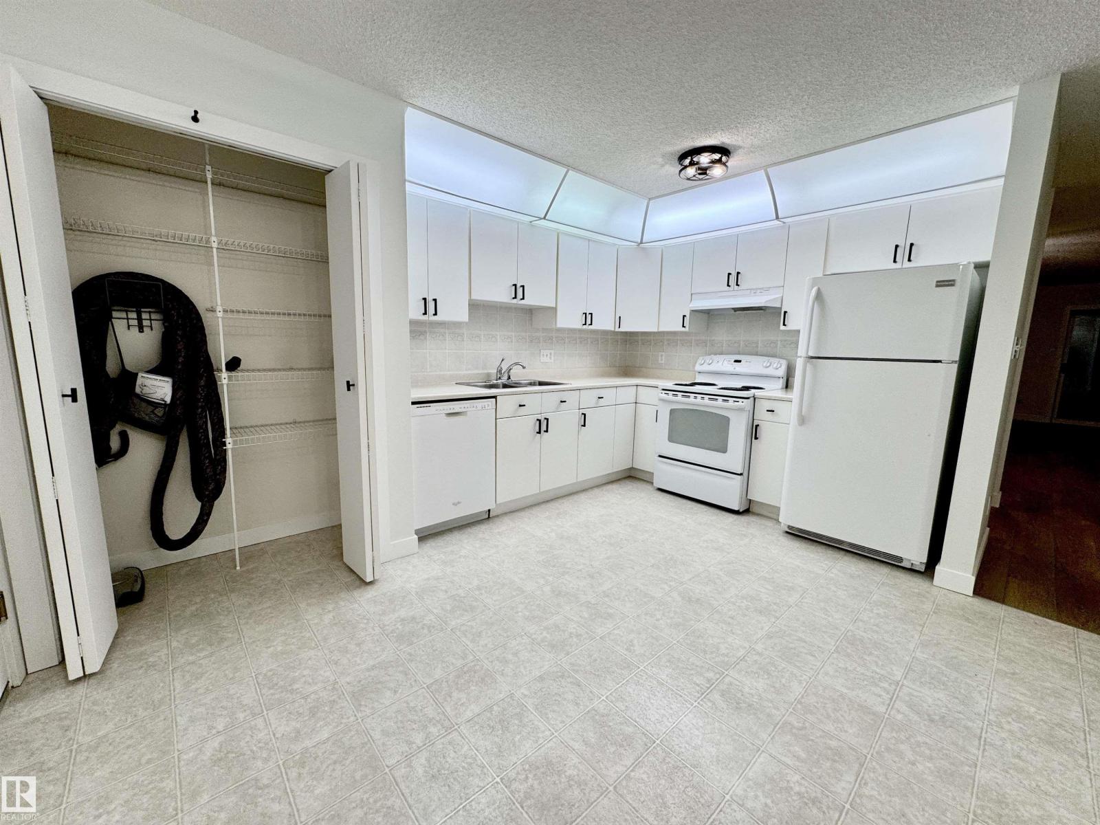 8118 27 AV NW - 39