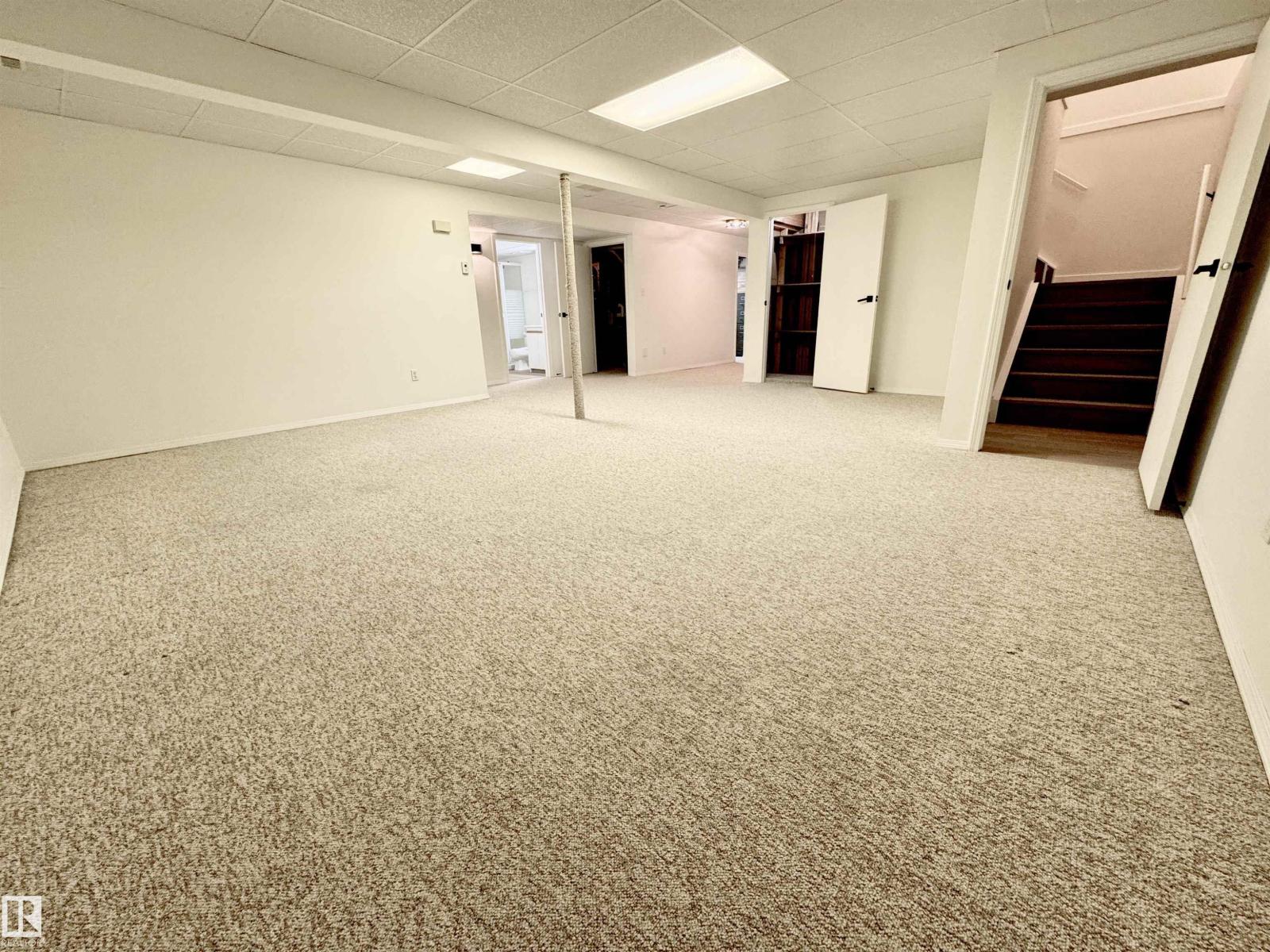 8118 27 AV NW - 43