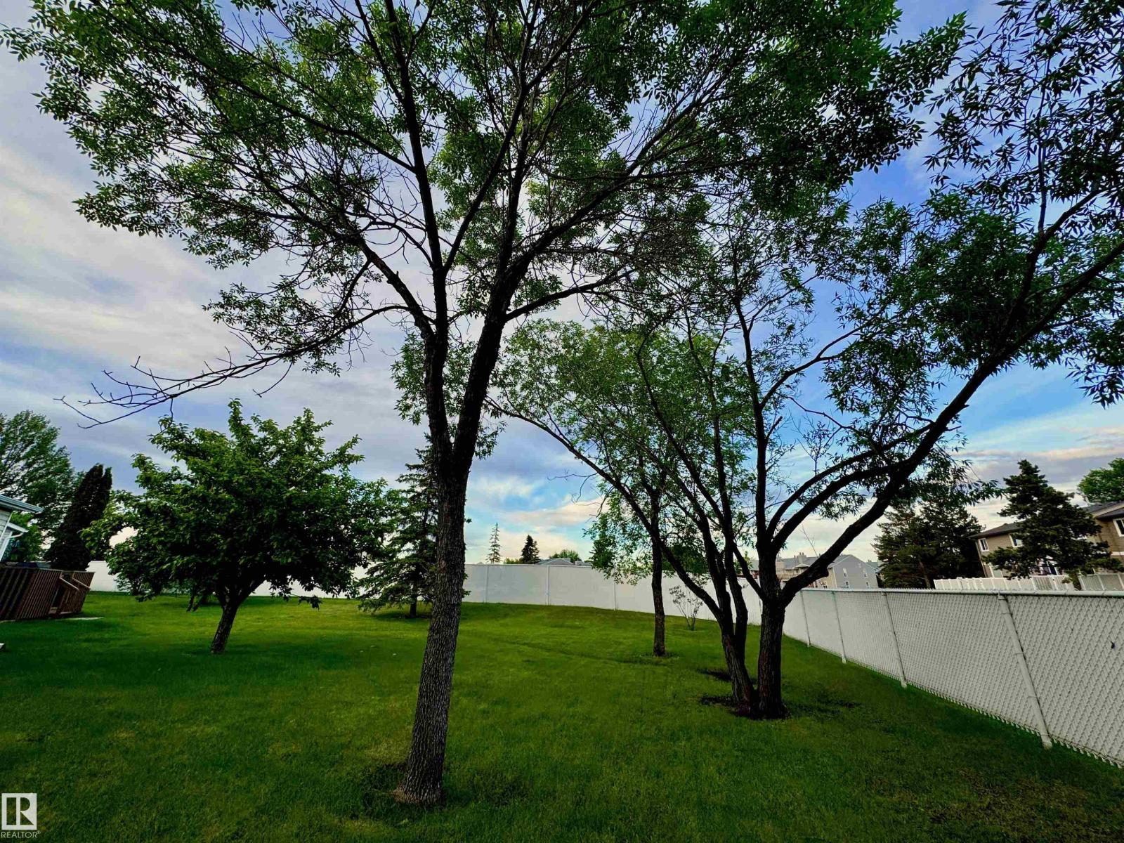8118 27 AV NW - 8