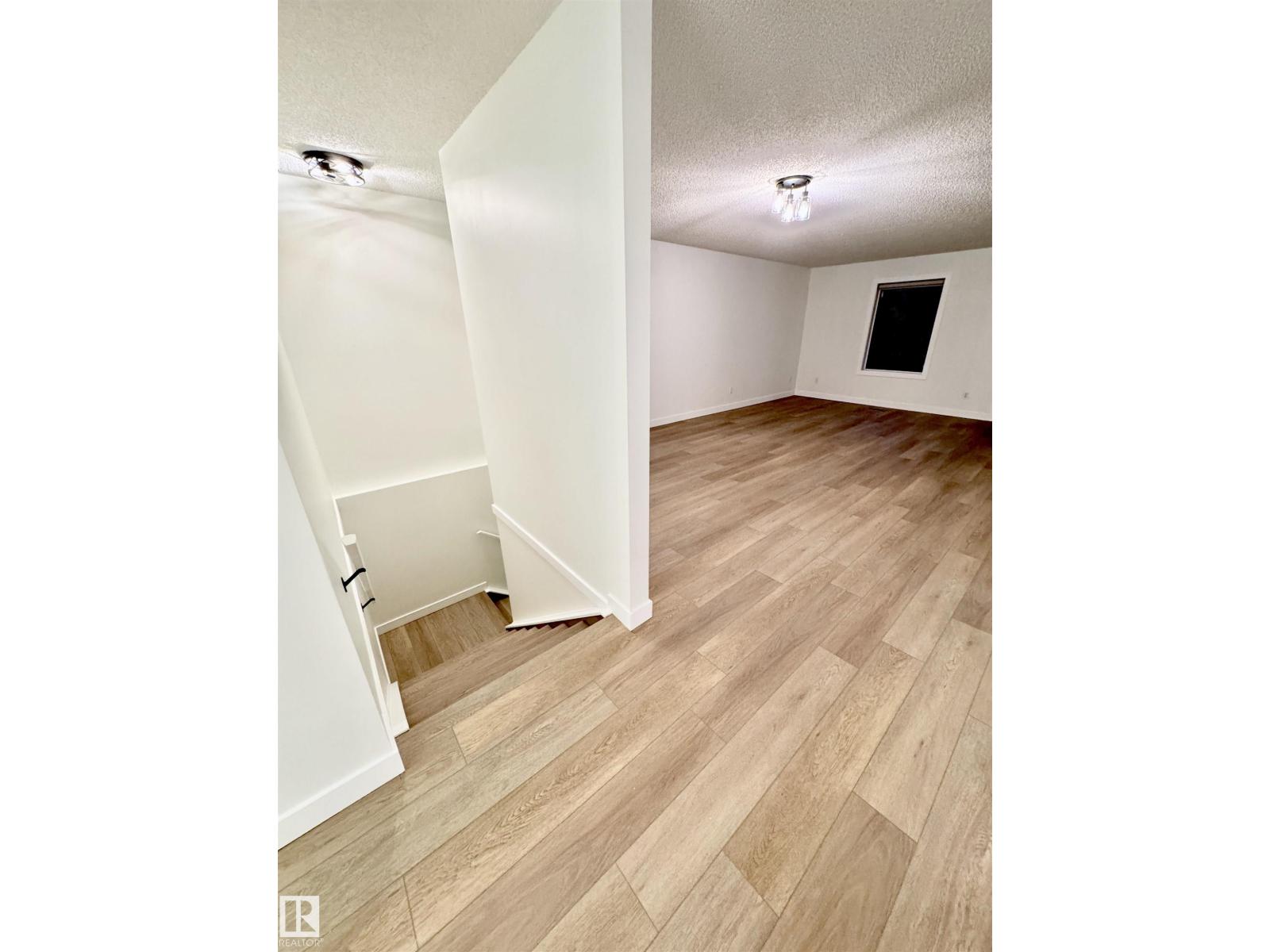 8118 27 AV NW - 40