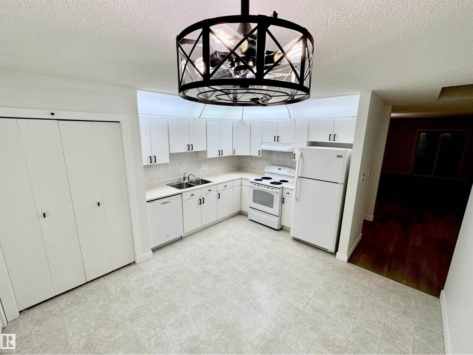 8118 27 AV NW - 35