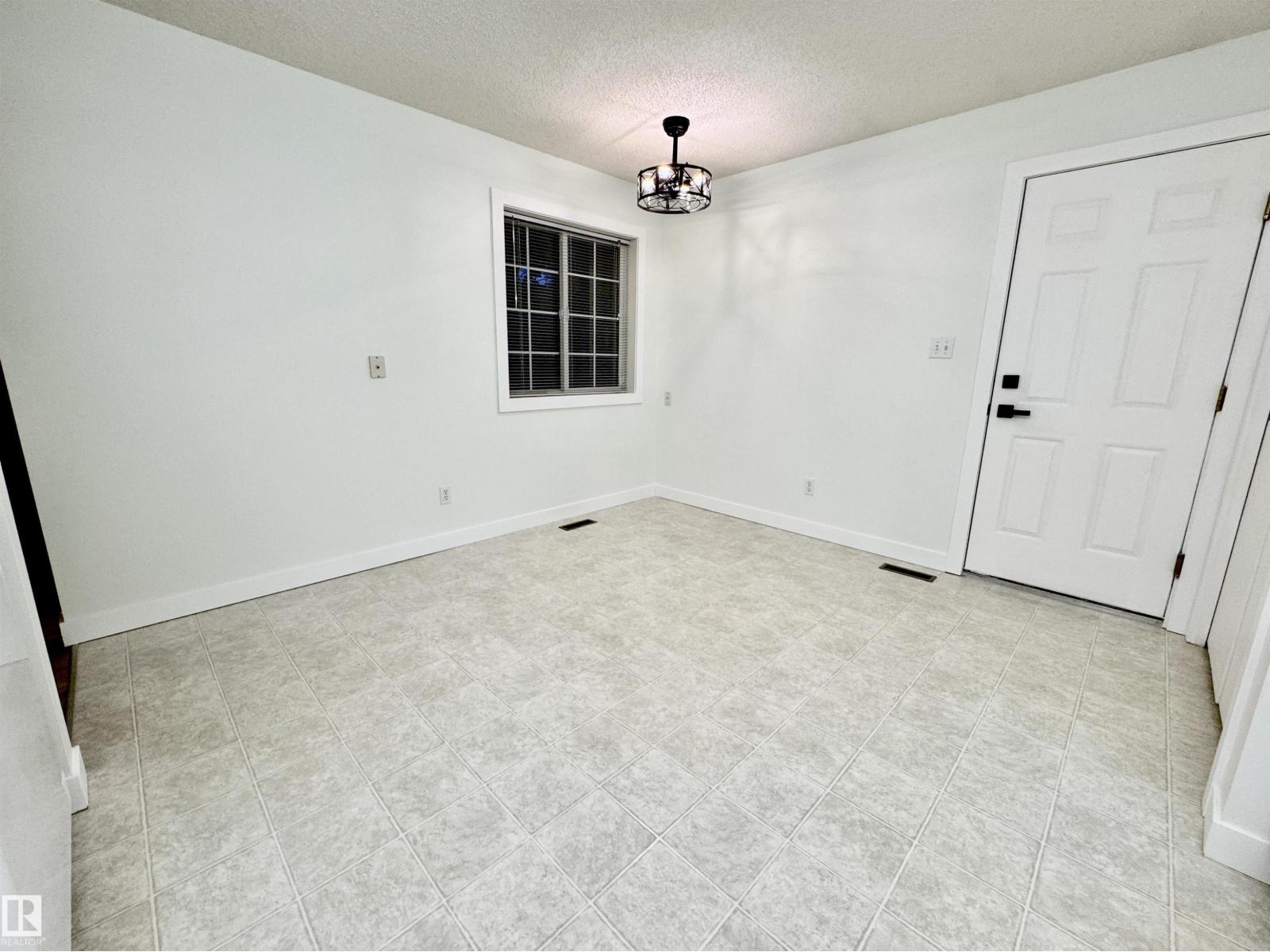 8118 27 AV NW - 38