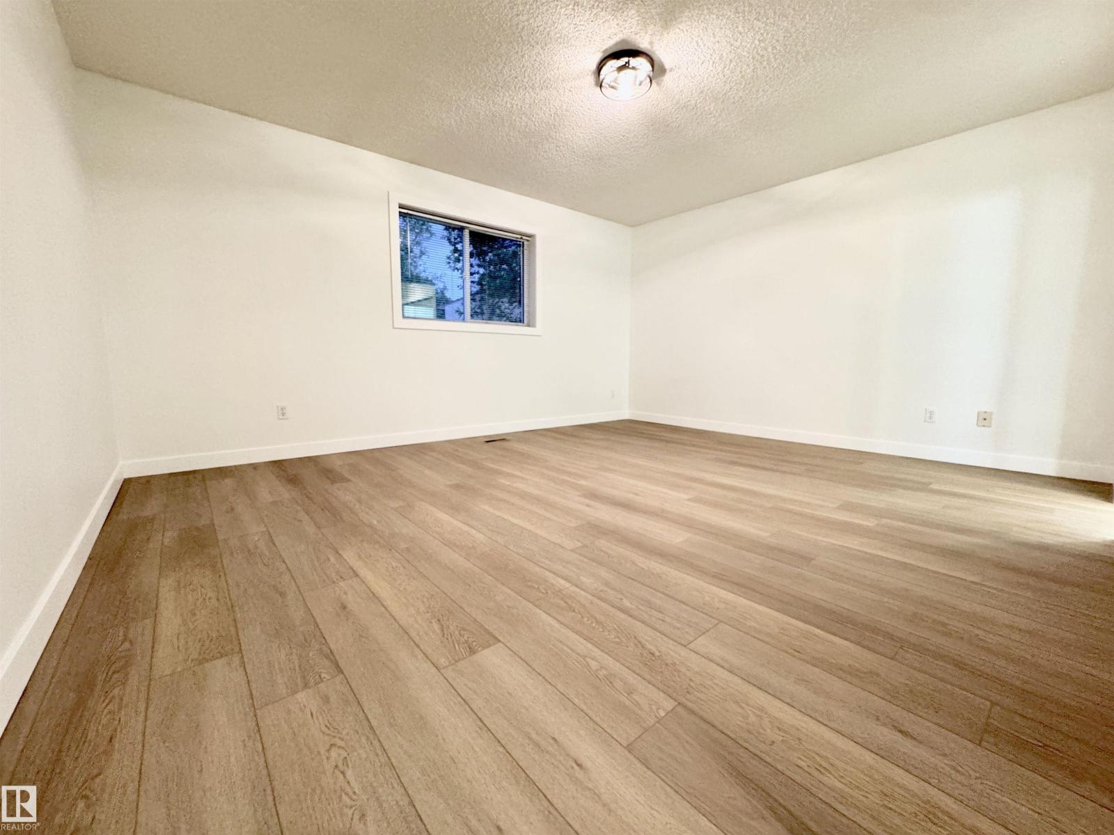 8118 27 AV NW - 23