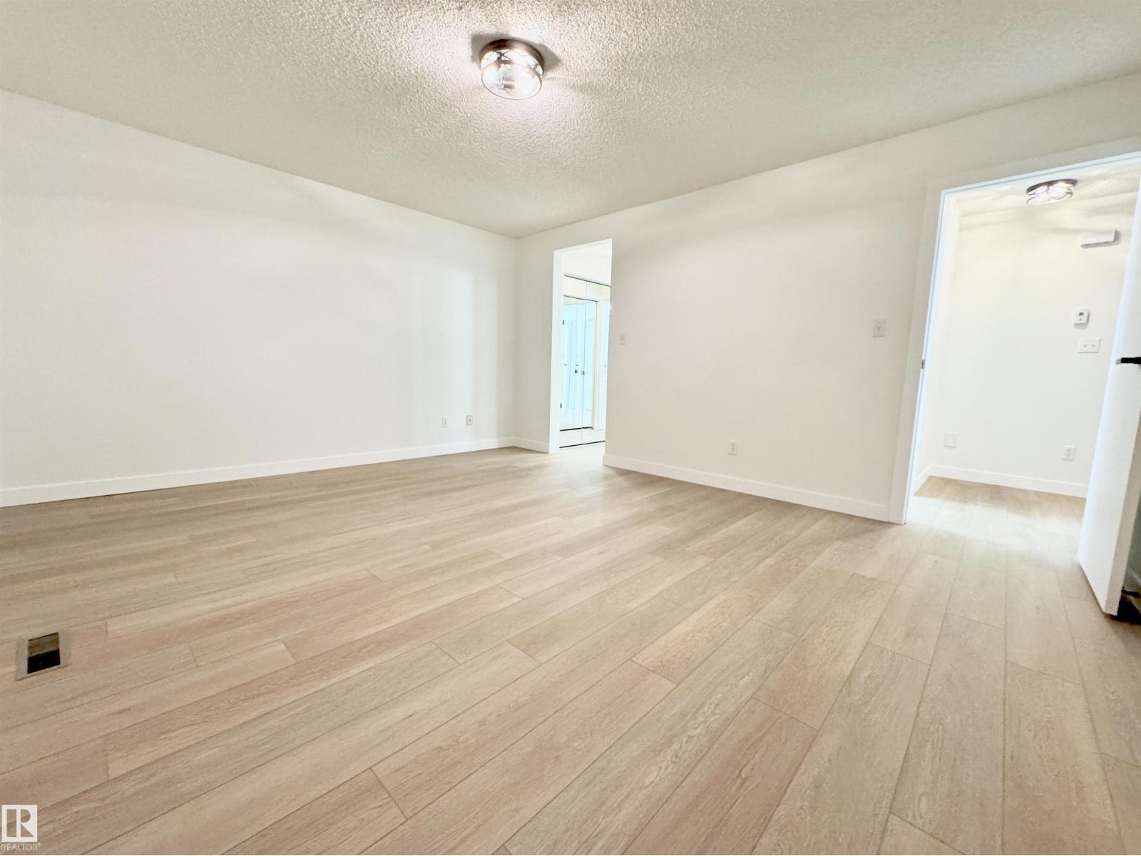 8118 27 AV NW - 24