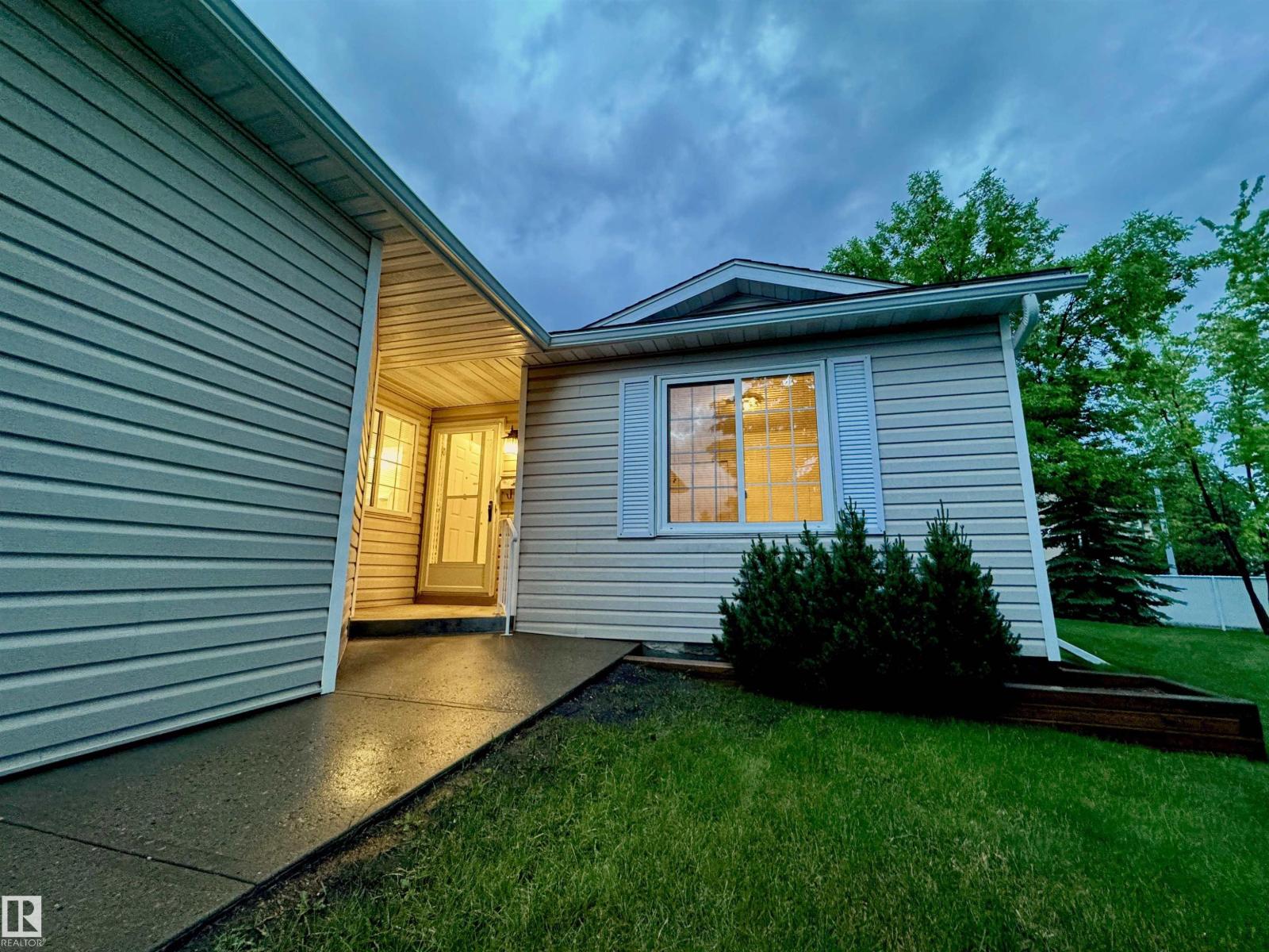 8118 27 AV NW - 4